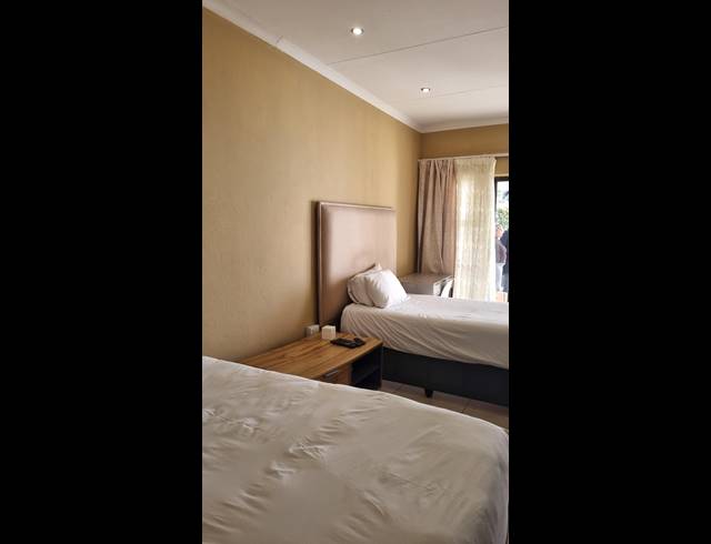 12 BEDROOM HOUSE FOR SALE IN SUNNYRIDGE